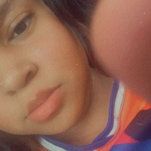 Meet your Posher, Stephany